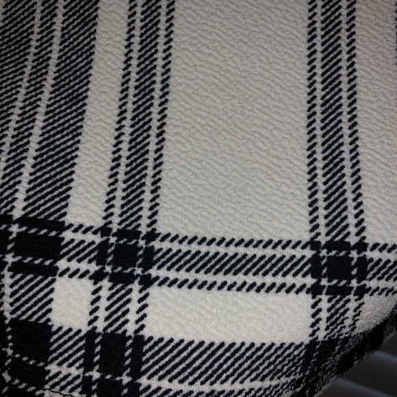 Stretchy plaid white shirt - Picture 2 of 4